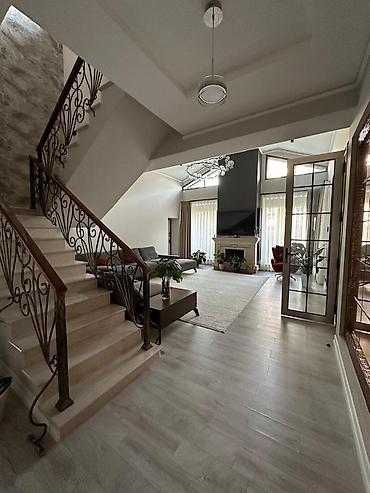 Продажа коттеджей и домов: Предлагается к продаже двухэтажный дом, расположенный в ж/м Ынтымак — 10