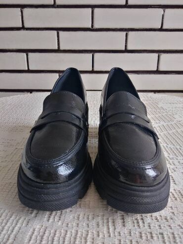 Shoes: Loafers, Moleca, 40