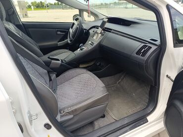 Toyota: Toyota Prius: 1.8 l | 2013 il Hetçbek — 12