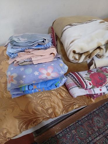 Текстиль: Yataq dəsti və yorğan dəsti paketi Məhsul tərkibi: - 1 ədəd qalın — 4