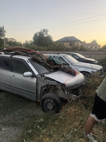 авто после дтп: Toyota Succeed, серебристый универсал, правый руль. Тип кузова —