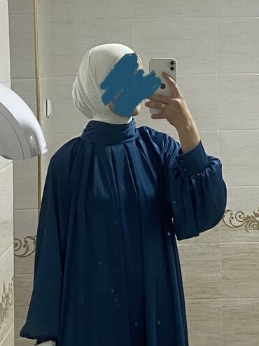 купить бу чемодан на колесах: Элегантная абайя с рукавами-фонариками и высоким воротником