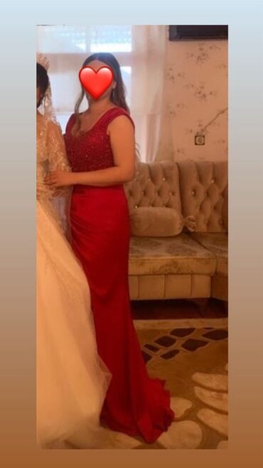 Qırmızı abiye geyim - Model: Uzun, quyruqlu abiye - Rəng: Parlaq