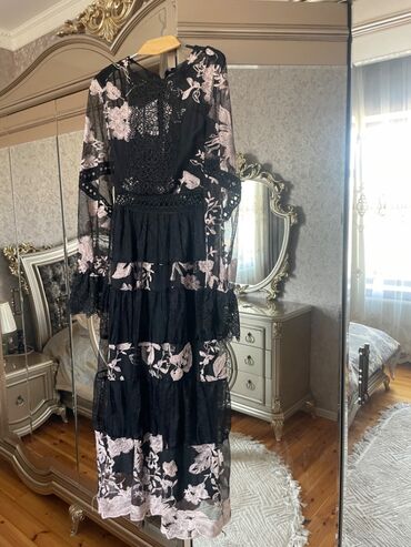 lady: Lady sharmnan alinib 38dazmerdir 1defe geyinilib