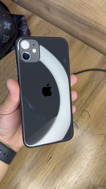 Apple iPhone: IPhone 11, Б/у, 128 ГБ, Защитное стекло, Чехол, 91 %