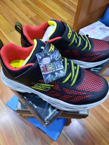 лакосте обувь: Новые кроссовки Skechers оригинал из США. При ходьбе светятся at lalafo.kg лакосте обувь: Новые кроссовки Skechers оригинал из США. При ходьбе светятся