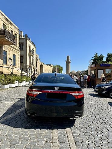 Hyundai: Hyundai Azera – biznes sinfi sedan Xüsusiyyətlər: - Korpusu: 4 qapılı — 2