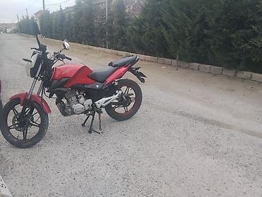 195 55 15: Qırmızı rəngli şəhər tipli motosiklet - Kuzov: street/naked dizayn — 7