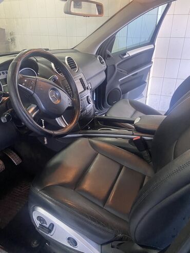 Mercedes-Benz: Mercedes-Benz ML (W164) – qara rəngli, 5 qapılı premium SUV. Xarici — 4