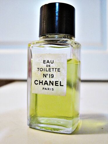 Parfemi: Chanel No19 

19ml, splash