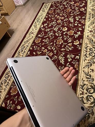 Ноутбуки Apple (MacBook): Apple MacBook (серебристый алюминиевый корпус) - Лаптоп с логотипом — 3