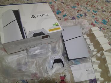 PS5 (Sony PlayStation 5): Playstation 5 slim bir eded oriqinal pult,üsdünde gta5 diski,teze