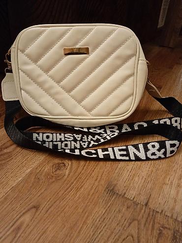 bts canta: Kross-bodi çanta - Rəng: krem/ivory - Material: yumşaq, yastı tikişli — 1