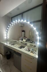 gözel qız şekilleri profil üçün: Стол для макияжа