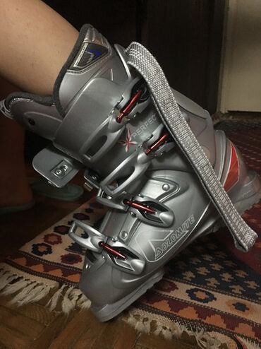 rukavice za skijanje: Prodajem potpuno nove Dolomite zenske ski cipele - pancerice. Broj
