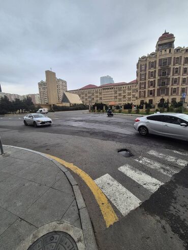 Uzunmüddətli kirayə mənzillər: Xətai Rayonu, Afiyəddin Cəlilov küçəsi, Park Azurun yanında. 16 — 24