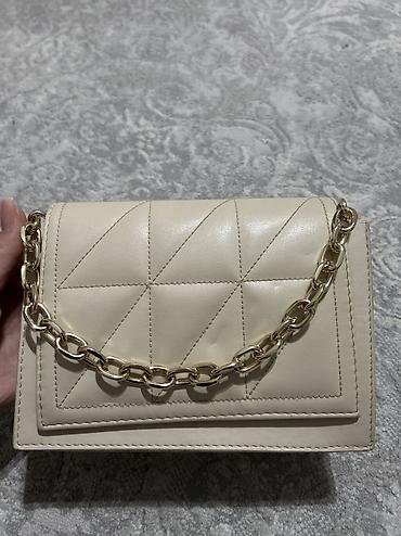 Çantalar: Qadın çantası – bej rəngdə, zəncirli model - Material: yumşaq süni — 1