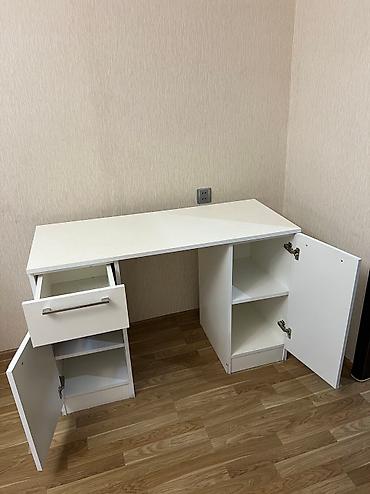 Salon, tibbi mebel: İşlənmiş, Manikür üçün masa, Güzgüsüz — 2