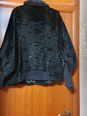 Шубы: Продаем новую полушубку из каракуля . Проиводство Южная Корея. Размер — 12