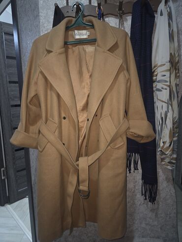 Другая женская одежда: Все это продаю за 1500с. Черный пиджак,юбку,брюки,безрукавку,голубую — 10