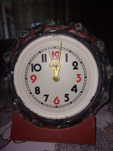 komandir saatı: 1948 qədim saat