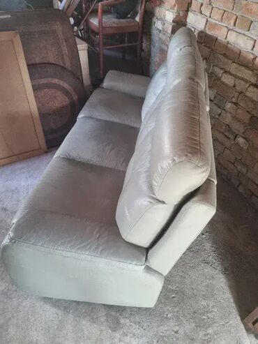 Sofe i kaučevi: Odlican kozni trosed ima napajanje strujom i svoj adapter za sklapanje na lalafo.rs — 15 Sofe i kaučevi: Odlican kozni trosed ima napajanje strujom i svoj adapter za sklapanje — 15