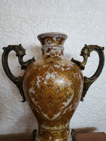 Ostali kućni dekor: Vaza nova iz 50ih god. porcelan,neka vrsta legure. rucni rad — 11