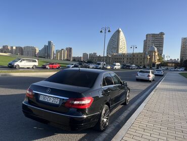 Mercedes-Benz: Mercedes-Benz E-Class: 2 l | 2010 il Sedan — 8