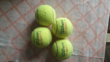 Toplar: Wilson tennis toplari bir yerde 10 m