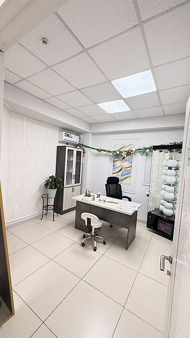 7 мкр: Сдаю Офисный кабинет: 15 м², В бизнес центре, С ремонтом, Первая линия — 4