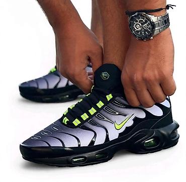 sapa u srcu: Nike Air Max Plus (TN) patike – crno‑sivo bele sa neon žutim detaljima — 1