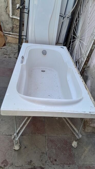 Digər: Hamam vannası satılır. Türkiyə istesalıdır. Çox az işlənib. Təzə