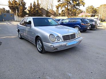 Mercedes-Benz: Mercedes-Benz E-Class: 2 l | 1996 il Sedan — 2