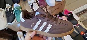 aura bogatic: Adidas Samba patike – više boja

Samba
41 do 46
 Cena 3700din✅️

NT❤ — 3