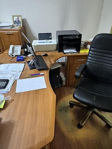 Ofis dəst mebeli: Ofis mebel dəsti – taxta teksturalı (ağac rəngində) Tərkibi: - — 3