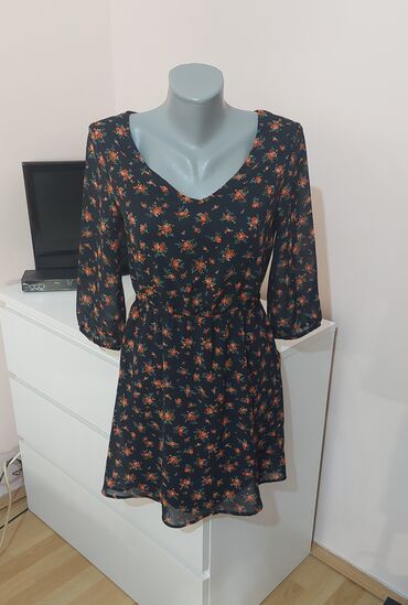 tirolke haljine: Terranova cvetna haljina Velicina je S Rukavi tricetvrt Lagan