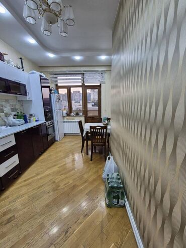 Uzunmüddətli kirayə mənzillər: 28 May metrosu yanıında mənzil kirayə verilir. Mərtəbə 16/5. Ümumi — 11