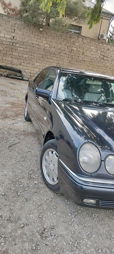 mersedes b: Mercedes-Benz E-Class: 2.2 l | 1999 il Sedan — 3