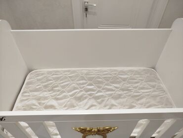 Oğlan və qız üçün, Dördbucaq, Beşik, Dəst ilə, Matras ilə, Yellənmə mexanizmsiz