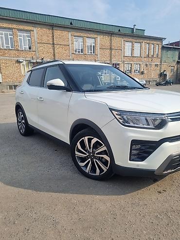 Другие автомобили: Компактный кроссовер в белом цвете. Кузов и экстерьер: - Светодиодные — 1