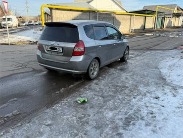 Легковой транспорт: Сдаю в аренду: Легковое авто, Под такси