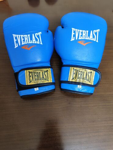 Перчатки: Боксёрские перчатки EVERLAST оригинальные в идеальном состоянии Цена