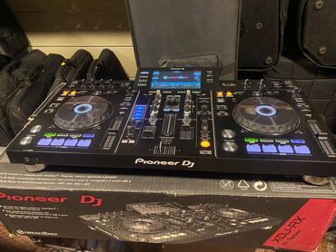 Mikrofonlar: Dj aparayi pioneer RX tezedi 2 3 defe istifade olunub