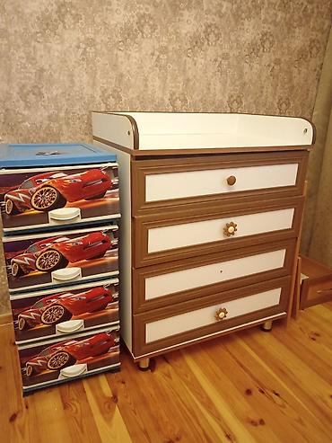 kamontlar: Komod Paltar üçün - Komod: ağ/qəhvəyi rəngdə, 4 geniş çekmece ilə — 1