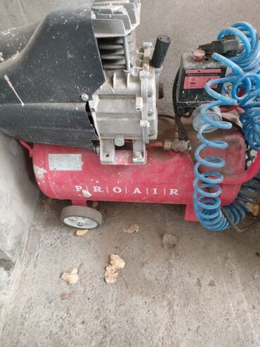 Steplerlər və bərkidici alətlər: PRO AIR hava kompressoru Xüsusiyyətlər: - Brend/model: PRO AIR (tank