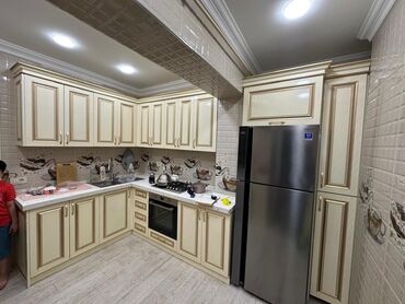 mətbəxt mebeli işlənmiş: Mətbəx mebeli satılır 590₼. Əla vəziyyətdədir. Üzəri tökmə