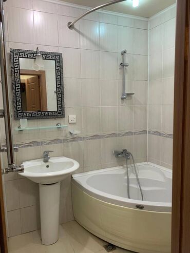 Uzunmüddətli kirayə mənzillər: Gənclik metrosuna yaxin ataturk prospektinə yaxin ekspress bank 9 — 8