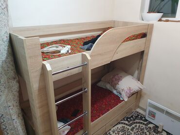детские двухъярусные кровати металлические: Двухъярусная кровать, Для девочки, Для мальчика, Б/у