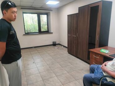 ремонт офис: Сдаю Офис, 48 м², В жилом комплексе, 1 линия