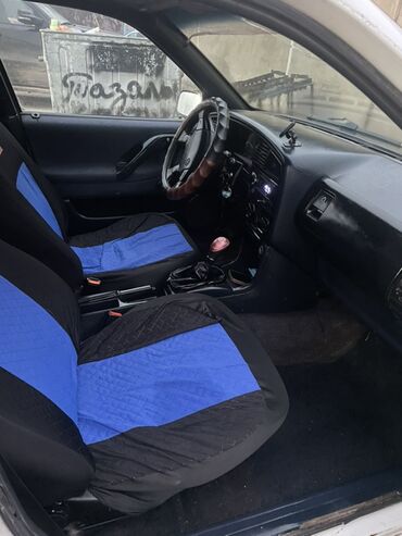 Volkswagen: Volkswagen Passat: 1994 г., 1.8 л, Механика, Универсал — 14